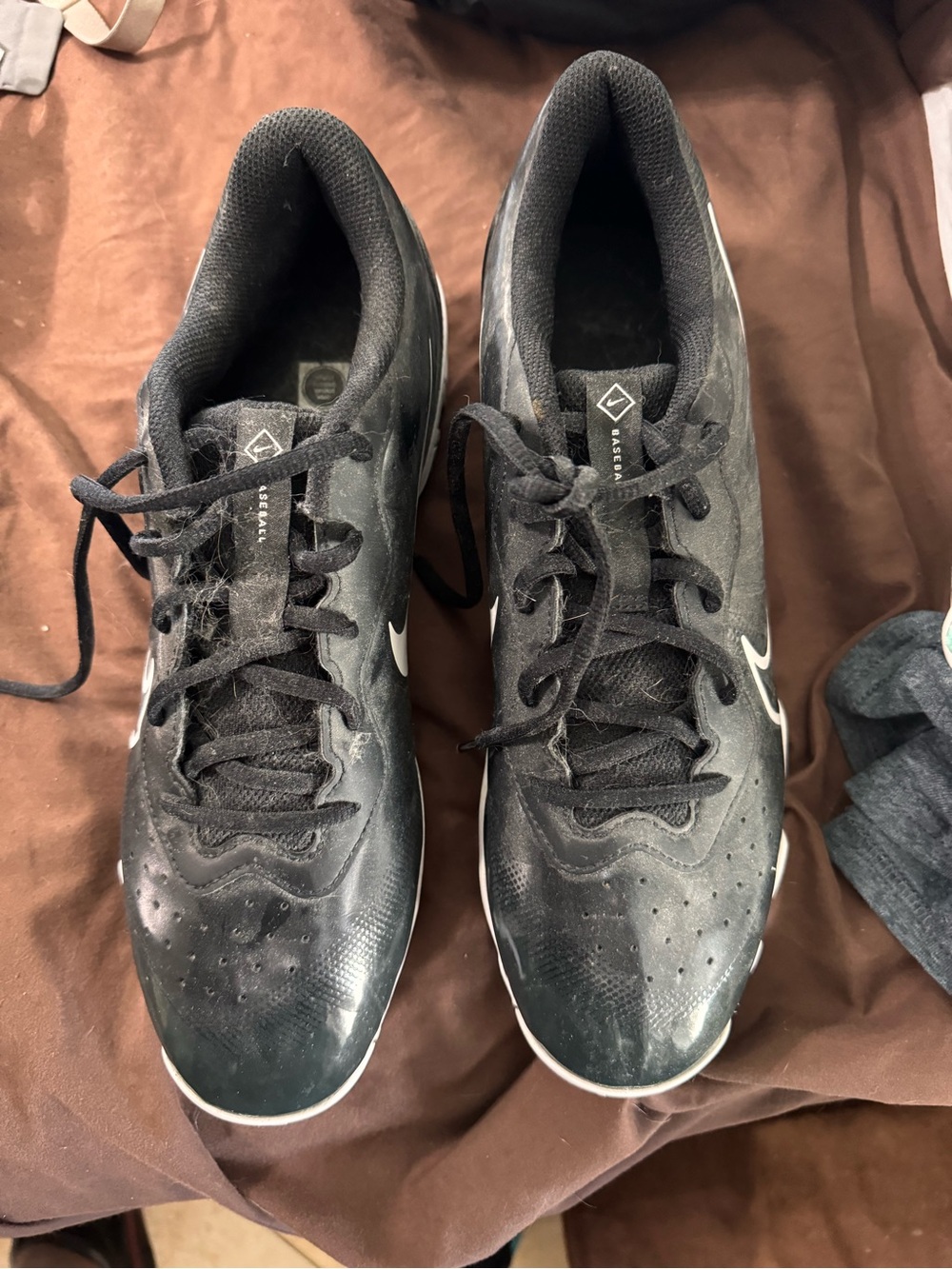 Nike Men's Black Baseball Cleats Sneakers with White Swoosh